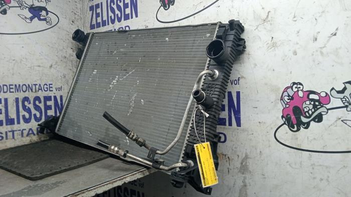 Gebruikte Radiateur Mercedes C (W204) 1.8 C-180 CGI 16V Prijs € 68,25 Margeregeling aangeboden door Zelissen V.O.F. autodemontage