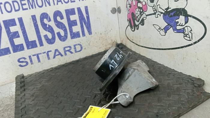 Gebruikte Motorsteun Mitsubishi Colt (Z2/Z3) 1.3 16V Prijs € 31,50 Margeregeling aangeboden door Zelissen V.O.F. autodemontage
