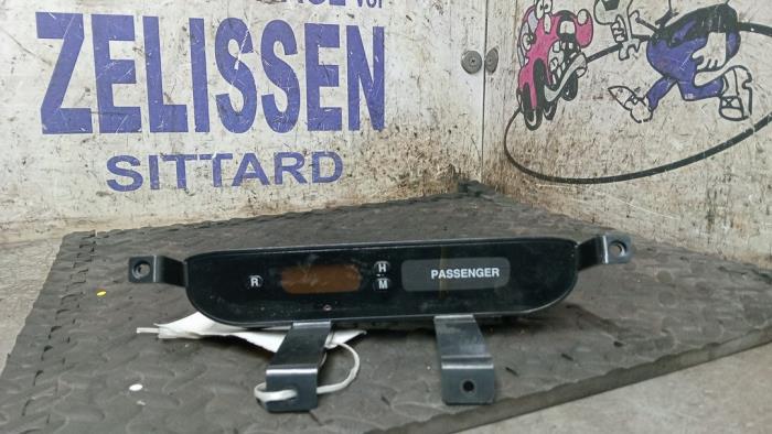 Gebruikte Display Interieur Kia Carens III (FG) 2.0i CVVT 16V Prijs € 26,25 Margeregeling aangeboden door Zelissen V.O.F. autodemontage