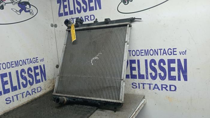 Gebruikte Radiateur Peugeot 208 I (CA/CC/CK/CL) 1.0 Vti 12V PureTech Prijs € 42,00 Margeregeling aangeboden door Zelissen V.O.F. autodemontage