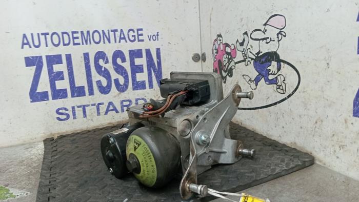 Gebruikte ABS Pomp Mercedes E (W211) 1.8 E-200 K 16V Prijs € 183,75 Margeregeling aangeboden door Zelissen V.O.F. autodemontage