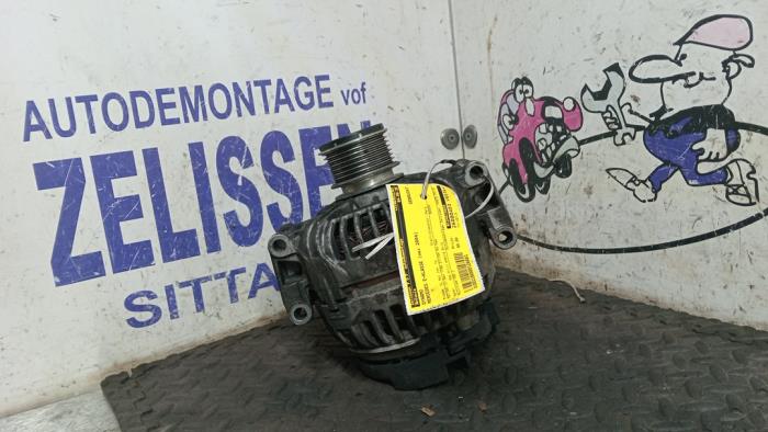 Gebruikte Dynamo Mercedes E (W211) 1.8 E-200 K 16V Prijs € 94,50 Margeregeling aangeboden door Zelissen V.O.F. autodemontage
