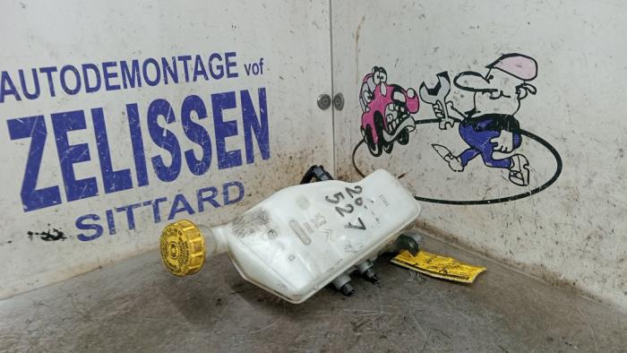 Gebruikte Hoofdremcilinder Citroen C4 Cactus (0B/0P) 1.2 PureTech 82 12V Prijs € 31,50 Margeregeling aangeboden door Zelissen V.O.F. autodemontage