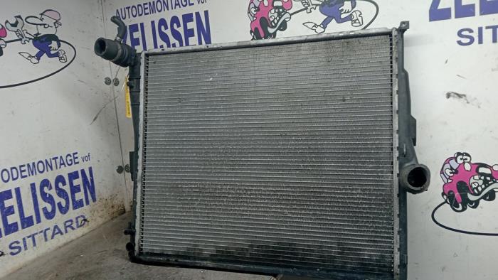 Gebruikte Radiateur BMW X3 (E83) 2.0d 16V Prijs € 52,50 Margeregeling aangeboden door Zelissen V.O.F. autodemontage