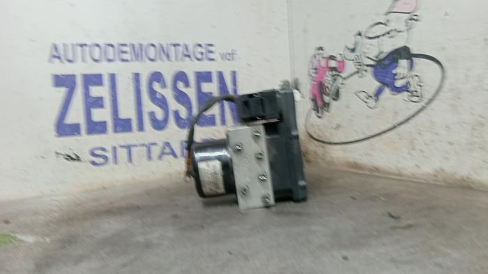 Gebruikte ABS Pomp Mercedes C (W203) 1.8 C-180K 16V Prijs € 152,25 Margeregeling aangeboden door Zelissen V.O.F. autodemontage
