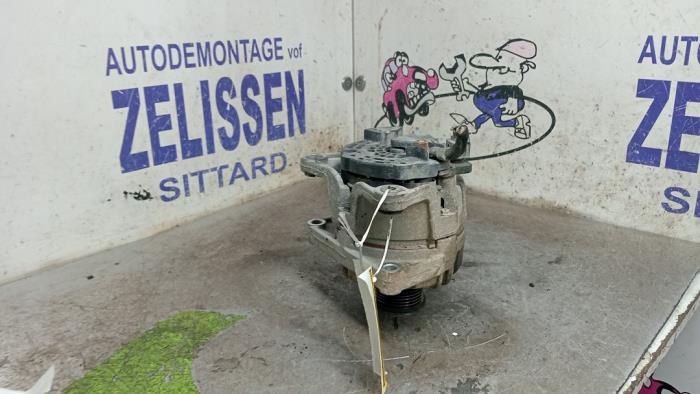 Gebruikte Dynamo Opel Astra H (L48) 1.6 16V Prijs € 42,00 Margeregeling aangeboden door Zelissen V.O.F. autodemontage