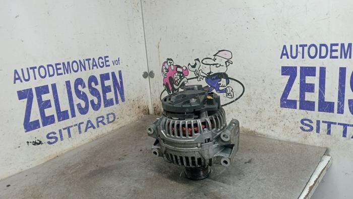 Gebruikte Dynamo Mercedes C (W203) 1.8 C-180K 16V Prijs € 47,25 Margeregeling aangeboden door Zelissen V.O.F. autodemontage