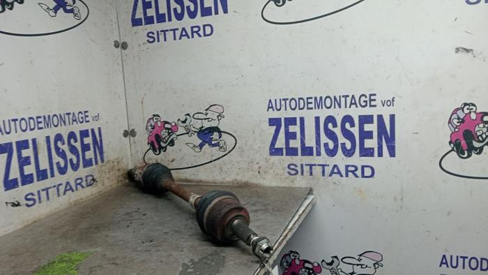 Gebruikte Steekas links-voor Renault Megane III Grandtour (KZ) 1.2 16V TCE 130 Prijs € 99,75 Margeregeling aangeboden door Zelissen V.O.F. autodemontage