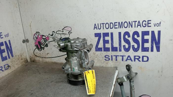 Gebruikte Aircopomp Renault Twingo II (CN) 1.2 16V Prijs € 89,25 Margeregeling aangeboden door Zelissen V.O.F. autodemontage