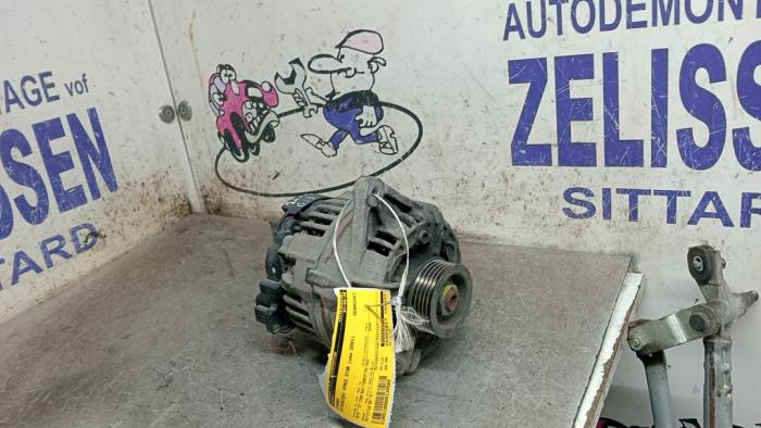 Gebruikte Dynamo Mitsubishi Space Star (DG) Prijs € 68,25 Margeregeling aangeboden door Zelissen V.O.F. autodemontage