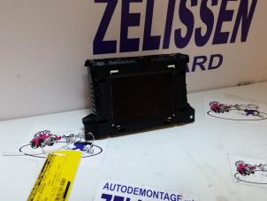Gebruikte Display Interieur Opel Zafira (M75) 1.6 16V Prijs € 52,50 Margeregeling aangeboden door Zelissen V.O.F. autodemontage