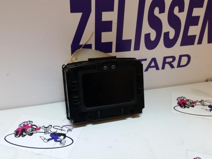 Gebruikte Display Interieur Opel Zafira (F75) 2.0 DTI 16V Prijs € 63,00 Margeregeling aangeboden door Zelissen V.O.F. autodemontage