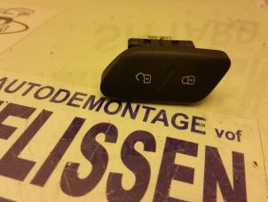 Gebruikte Centrale deurvergrendeling Schakelaar Volkswagen Polo Prijs op aanvraag aangeboden door Zelissen V.O.F. autodemontage