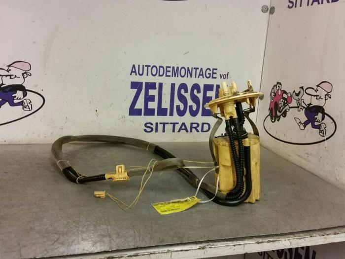 Gebruikte Benzinepomp Volvo V70 (SW) 2.4 D5 20V Prijs op aanvraag aangeboden door Zelissen V.O.F. autodemontage