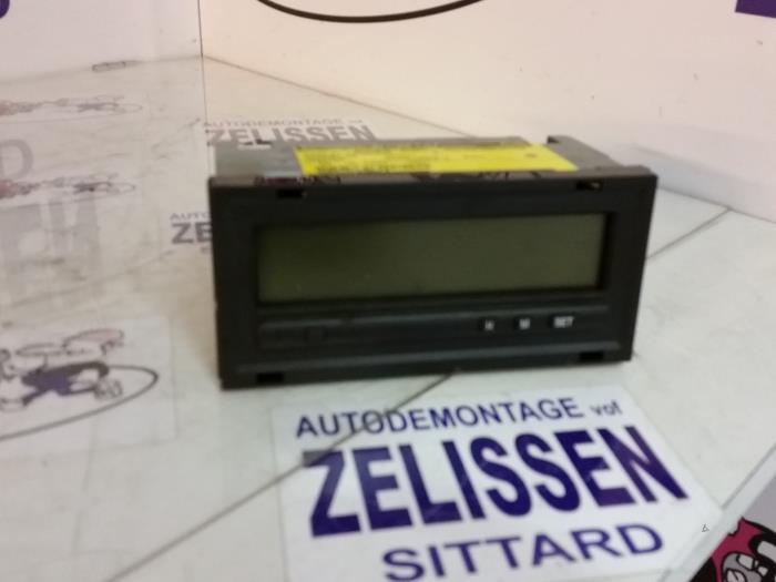 Gebruikte Display Interieur Mitsubishi Carisma 1.6i 16V Prijs op aanvraag aangeboden door Zelissen V.O.F. autodemontage