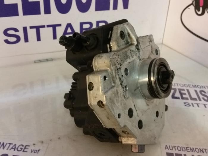 Gebruikte Hogedrukpomp Volvo XC90 I 2.4 D5 20V Prijs € 420,00 Margeregeling aangeboden door Zelissen V.O.F. autodemontage