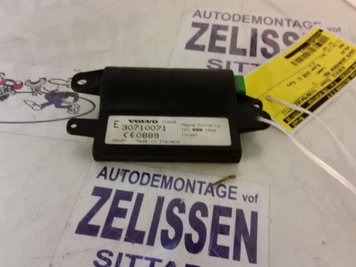 Gebruikte Module Centrale Deurvergrendeling Volvo V50 (MW) 2.0 D 16V Prijs € 52,50 Margeregeling aangeboden door Zelissen V.O.F. autodemontage