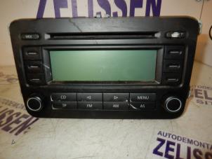 Gebruikte Radio CD Speler Volkswagen Touran (1T1/T2) 1.6 Prijs € 105,00 Margeregeling aangeboden door Zelissen V.O.F. autodemontage