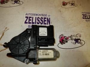 Gebruikte Motor electrisch raam Volkswagen Touran (1T1/T2) 1.6 Prijs op aanvraag aangeboden door Zelissen V.O.F. autodemontage