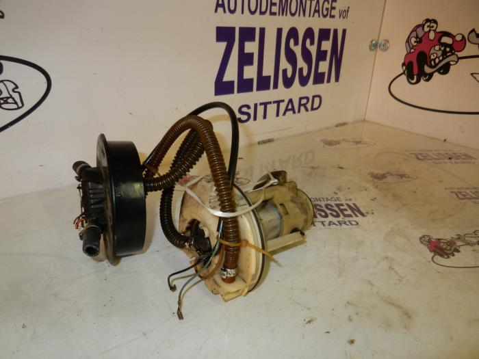 Gebruikte Benzinepomp Volkswagen Polo III (6N1) 1.3i 55 Prijs € 47,25 Margeregeling aangeboden door Zelissen V.O.F. autodemontage