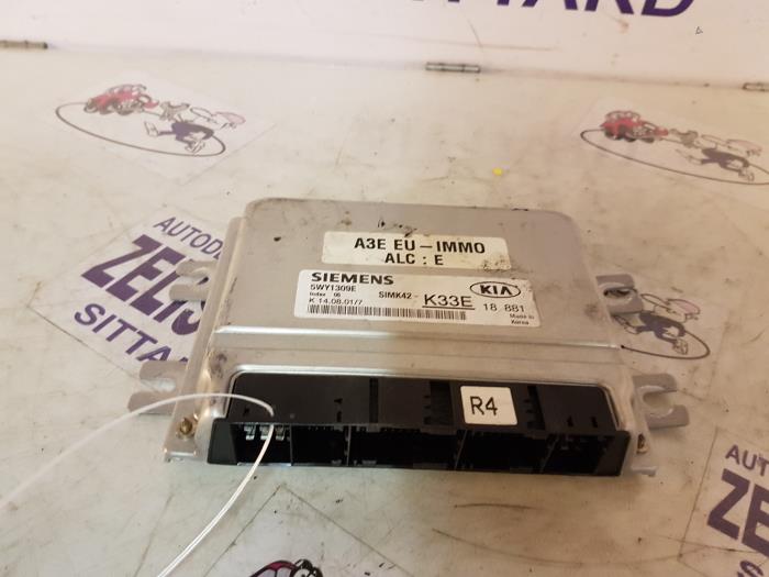 Gebruikte Computer Motormanagement Kia Rio (DC12) 1.3 RS,LS Prijs € 183,75 Margeregeling aangeboden door Zelissen V.O.F. autodemontage