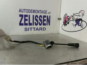 Gebruikte Schakelaar Ruitenwisser Mercedes MB 100D (631/643) MB 100D Prijs € 21,00 Margeregeling aangeboden door Zelissen V.O.F. autodemontage