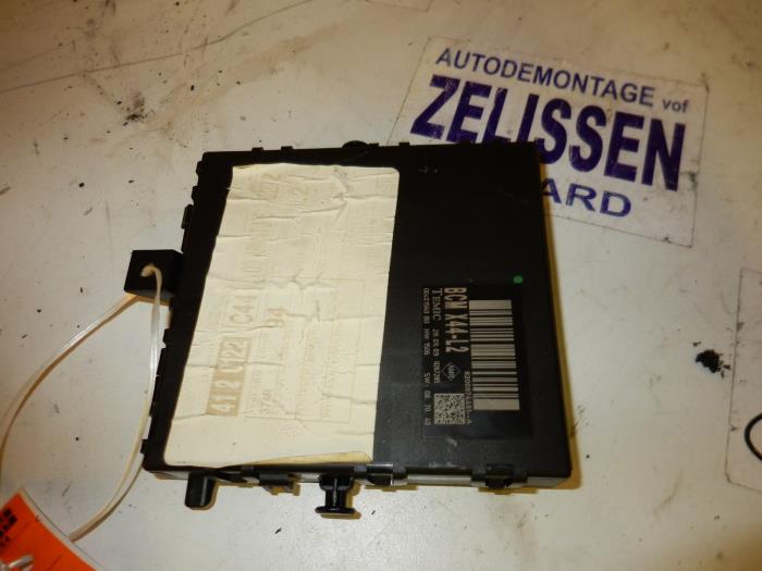 Gebruikte Ontstekingsmodule Renault Twingo II (CN) 1.2 Prijs op aanvraag aangeboden door Zelissen V.O.F. autodemontage