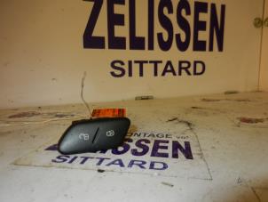Gebruikte Centrale deurvergrendeling Schakelaar Volkswagen Polo V (6R) 1.2 TDI 12V BlueMotion Prijs op aanvraag aangeboden door Zelissen V.O.F. autodemontage
