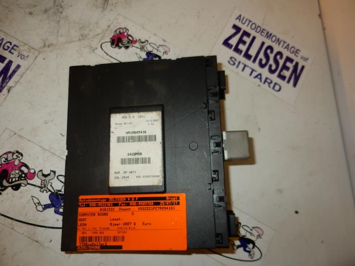 Gebruikte Boordcomputer Seat Leon (1P1) 1.6 Prijs € 105,00 Margeregeling aangeboden door Zelissen V.O.F. autodemontage