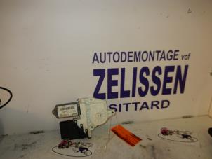 Gebruikte Motor electrisch raam Volkswagen Touran (1T1/T2) 2.0 TDI DPF Prijs op aanvraag aangeboden door Zelissen V.O.F. autodemontage