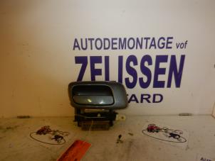 Gebruikte Portiergreep 4Deurs rechts-voor Opel Zafira (F75) 1.6 16V Prijs op aanvraag aangeboden door Zelissen V.O.F. autodemontage