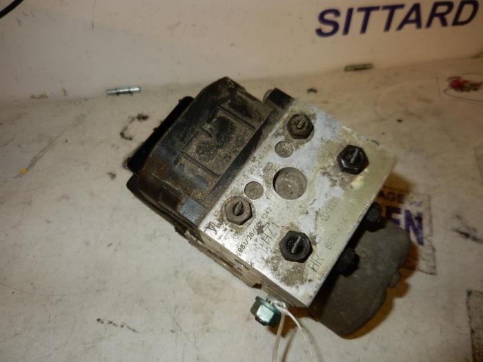 Gebruikte ABS Pomp Volkswagen Passat Variant (3B5) 1.6 Prijs € 78,75 Margeregeling aangeboden door Zelissen V.O.F. autodemontage