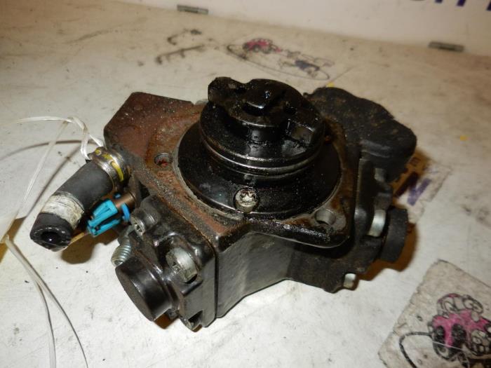 Gebruikte Hogedrukpomp Opel Astra H SW (L35) 1.3 CDTI 16V Ecotec Prijs op aanvraag aangeboden door Zelissen V.O.F. autodemontage