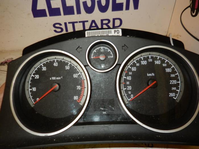 Cockpit van een Opel Astra H SW (L35) 1.6 16V Twinport 2005