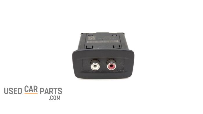 AUX/USB aansluiting - Renault Scenic - O33182