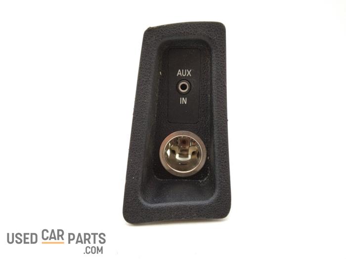 AUX/USB aansluiting - BMW 1-Serie - O80295