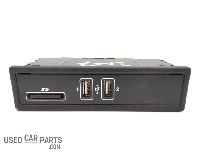 AUX/USB aansluiting - Mercedes C-Klasse - O88812