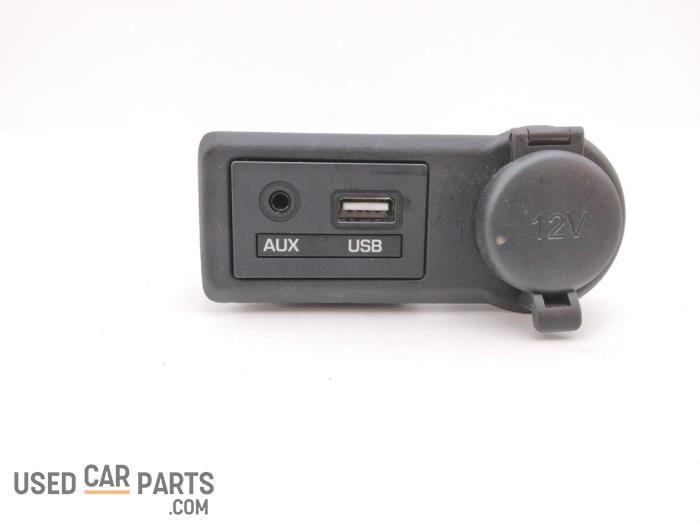 AUX/USB aansluiting - Hyundai IX20 - O106829