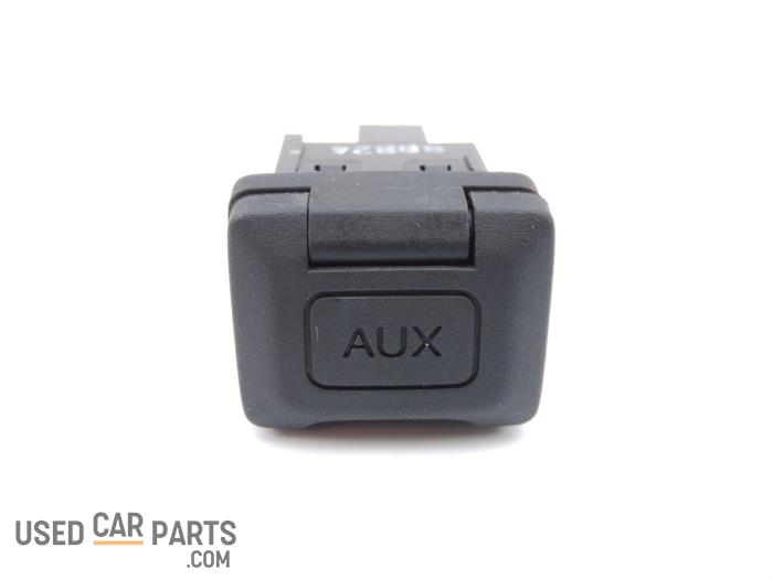 AUX/USB aansluiting - Honda CR-V - O108761