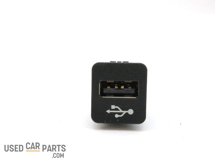 AUX/USB aansluiting - BMW 3-Serie - O114610