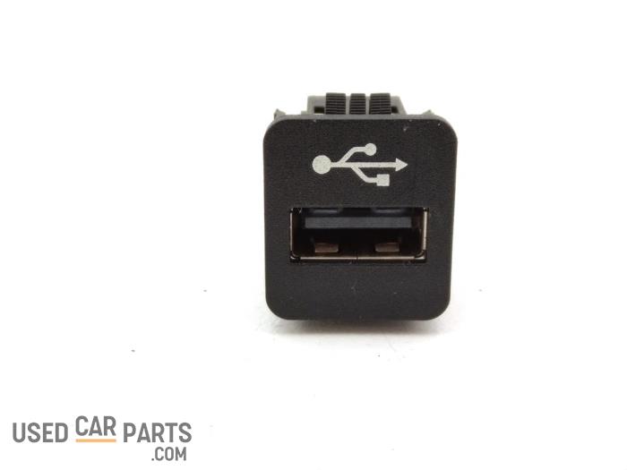 AUX/USB aansluiting - BMW 1-Serie - O114810