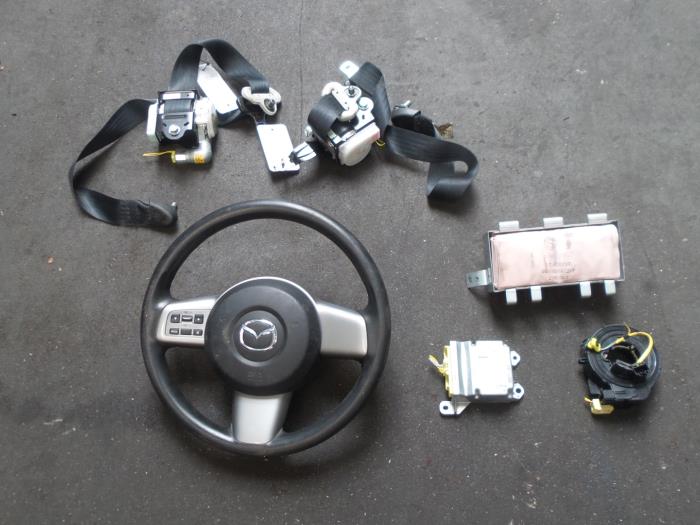 Airbag Set+Module van een Mazda 2. 2010