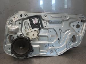 Gebruikte Ruitmechaniek 4Deurs rechts-voor Volvo V50 (MW) 2.0 D 16V Prijs op aanvraag aangeboden door Bongers Auto-Onderdelen Zeeland