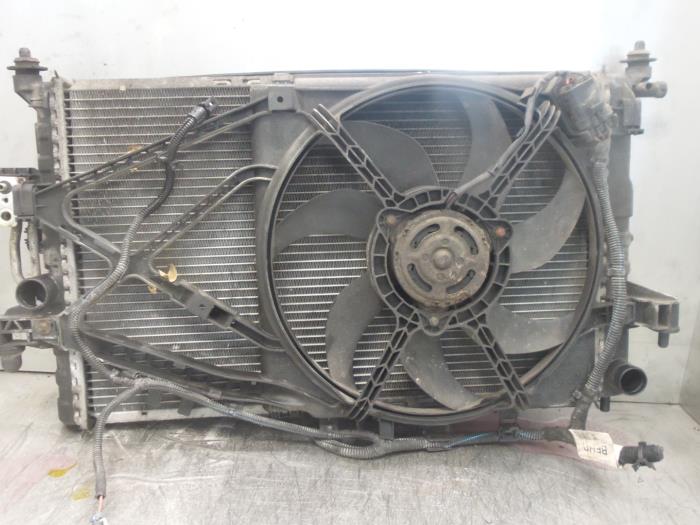 Gebruikte Radiateur Opel Corsa Prijs op aanvraag aangeboden door Bongers Auto-Onderdelen Zeeland