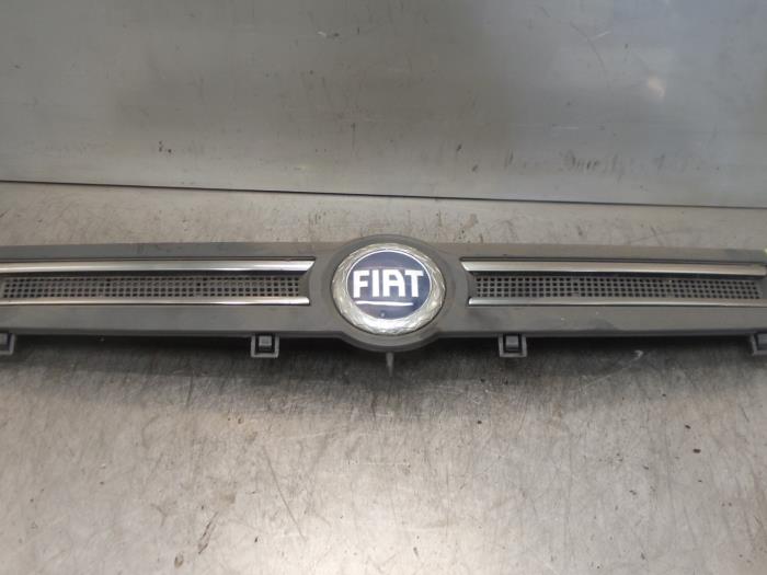 Grille van een Fiat Panda (169) 1.2 Fire 2004