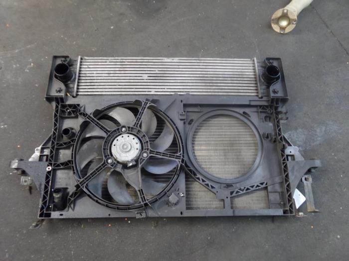 Gebruikte Intercooler Opel Movano Combi 2.5 CDTI 16V DPF Prijs op aanvraag aangeboden door Bongers Auto-Onderdelen Zeeland