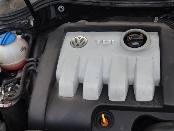 Motor van een Volkswagen Passat 2007