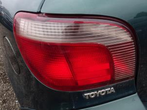 Gebruikte Achterlicht links Toyota Yaris (P1) 1.0 16V VVT-i Prijs op aanvraag aangeboden door Bongers Auto-Onderdelen Zeeland