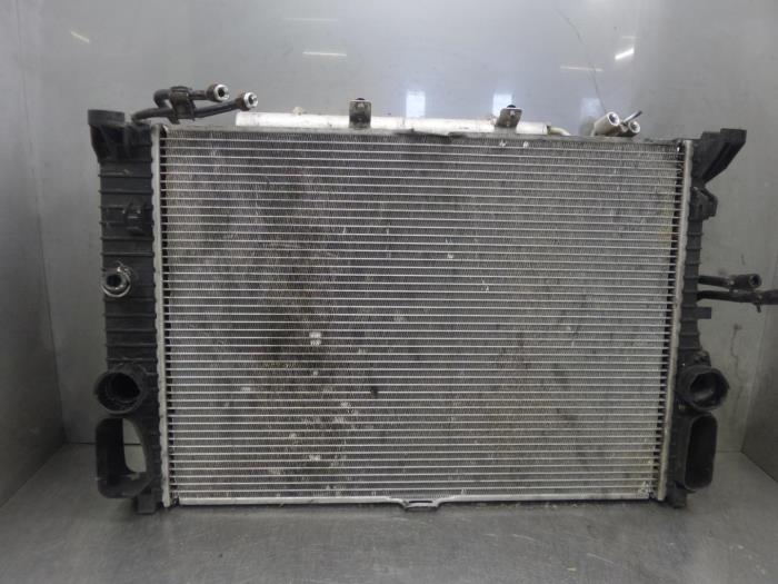 Gebruikte Radiateur Mercedes E (W211) 3.2 E-320 CDI 24V Prijs op aanvraag aangeboden door Bongers Auto-Onderdelen Zeeland