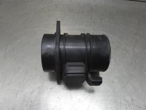 Gebruikte Luchtmassameter Renault Trafic New (FL) 2.0 dCi 16V 115 Prijs op aanvraag aangeboden door Bongers Auto-Onderdelen Zeeland